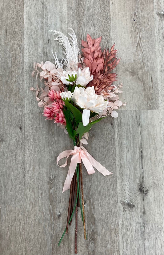 Bouquet hire - Blushing bride