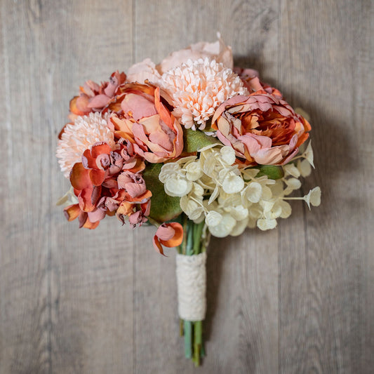 Bouquet hire - Peachy keen